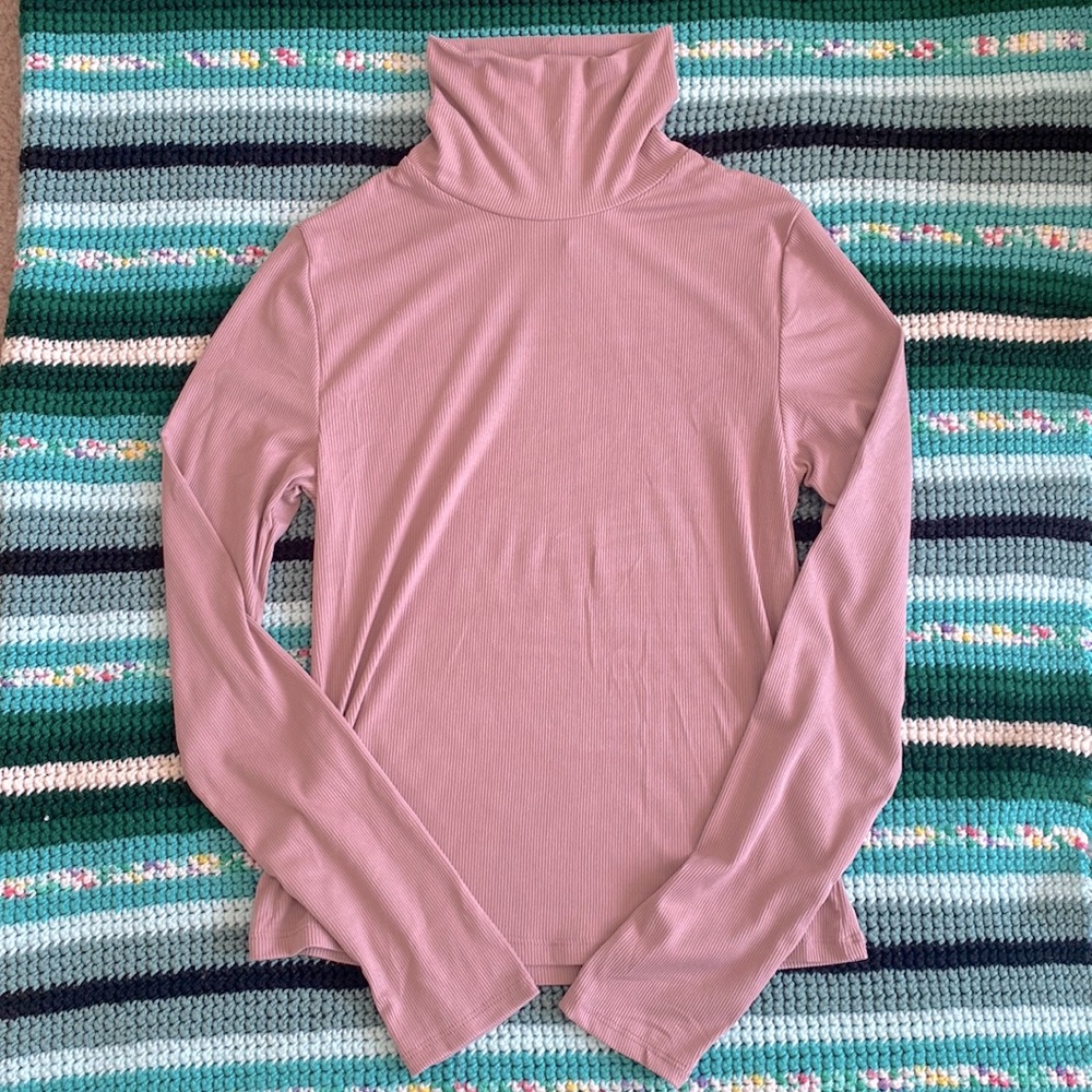 *NWT* Lightweight Turtleneck Shirt